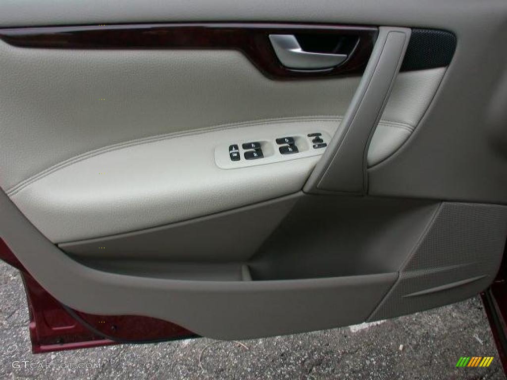 2007 Volvo V70 2.5T Taupe/Light Taupe Door Panel Photo #46414383