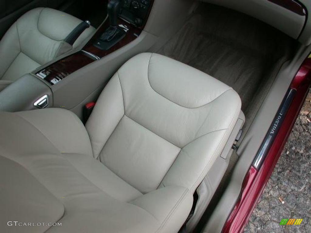 2007 V70 2.5T - Ruby Red Metallic / Taupe/Light Taupe photo #16
