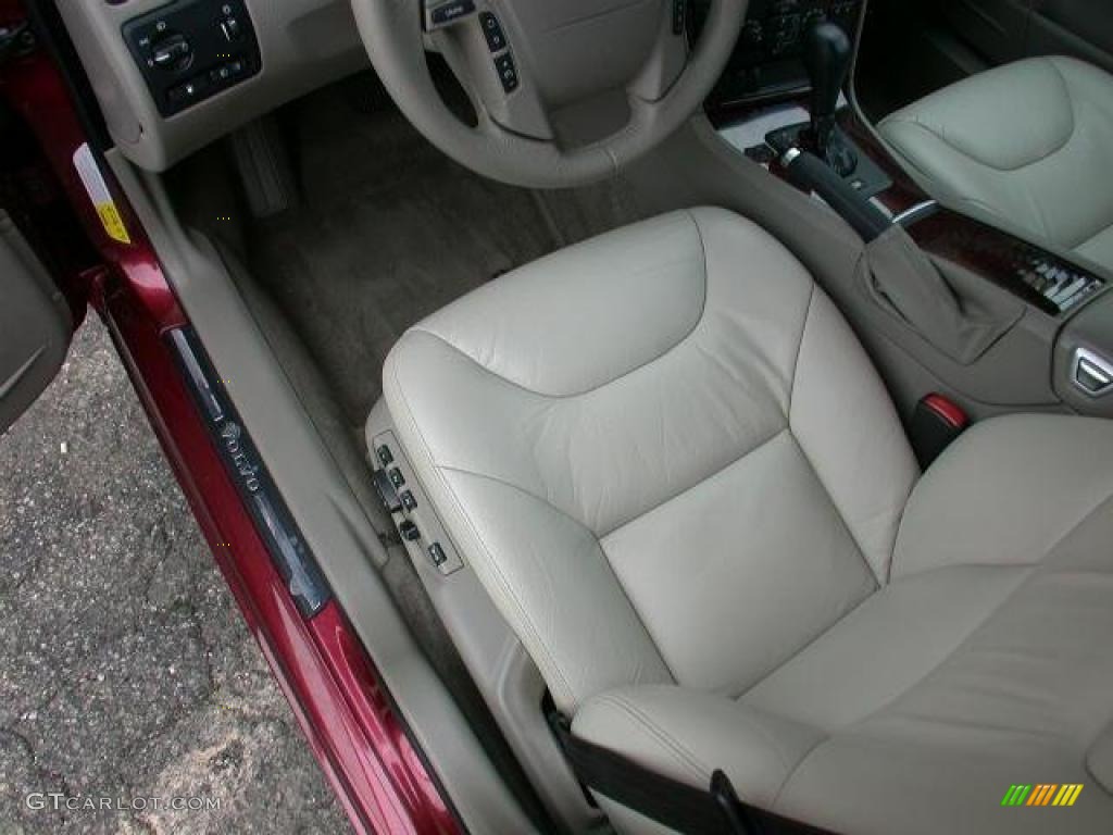 2007 Volvo V70 2.5T Interior Color Photos