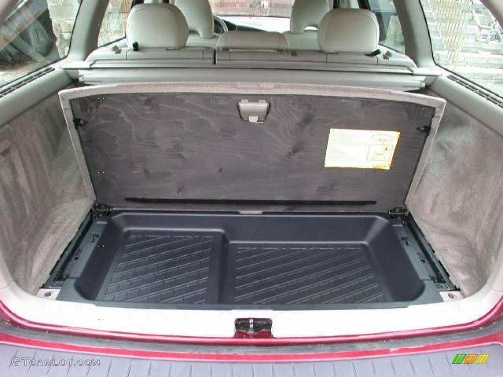 2007 Volvo V70 2.5T Trunk Photos