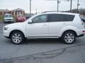 Diamond White Pearl - Outlander SE AWD Photo No. 2