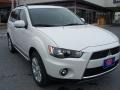 Diamond White Pearl - Outlander SE AWD Photo No. 7