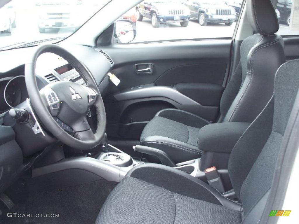 Black Interior 2011 Mitsubishi Outlander SE AWD Photo #46415379