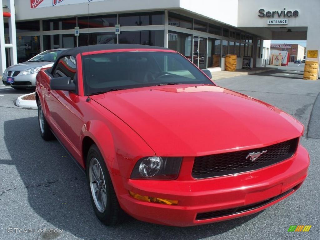 2005 Mustang V6 Premium Convertible - Torch Red / Dark Charcoal photo #7