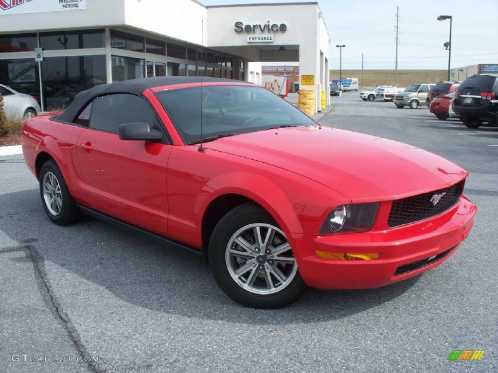 2005 Mustang V6 Premium Convertible - Torch Red / Dark Charcoal photo #9