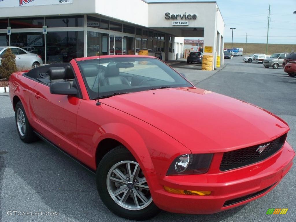 2005 Mustang V6 Premium Convertible - Torch Red / Dark Charcoal photo #12