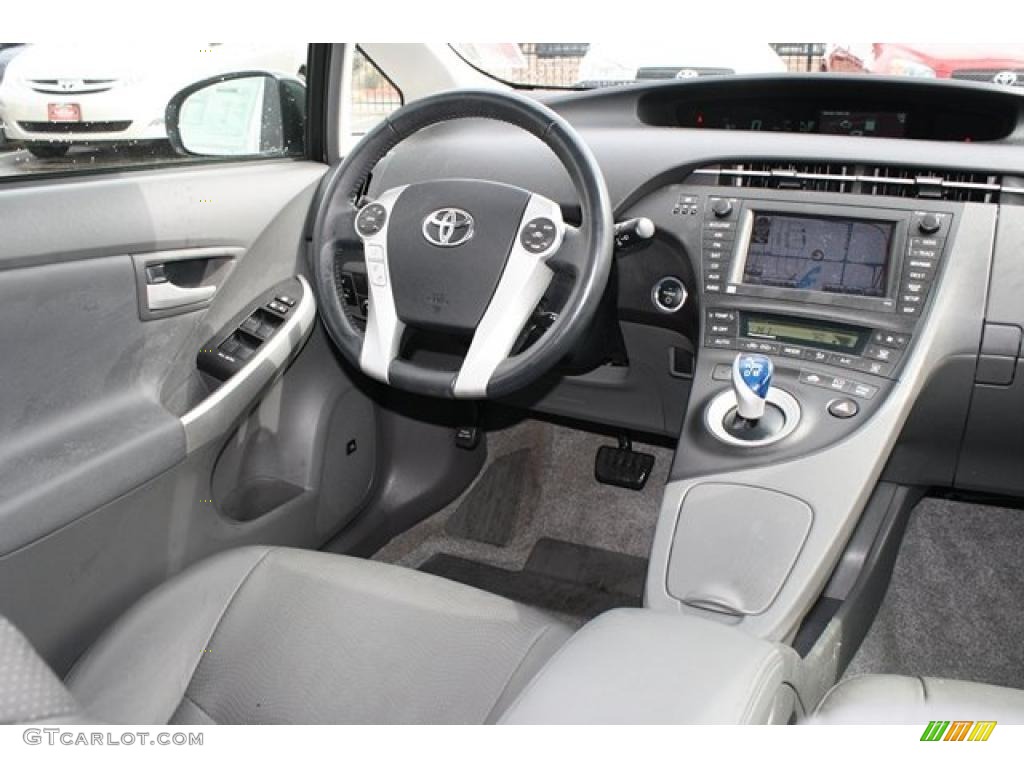 2010 Prius Hybrid IV - Classic Silver Metallic / Dark Gray photo #16