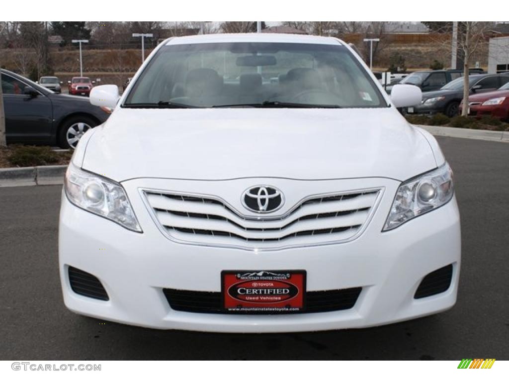 2010 Camry LE - Super White / Ash Gray photo #6