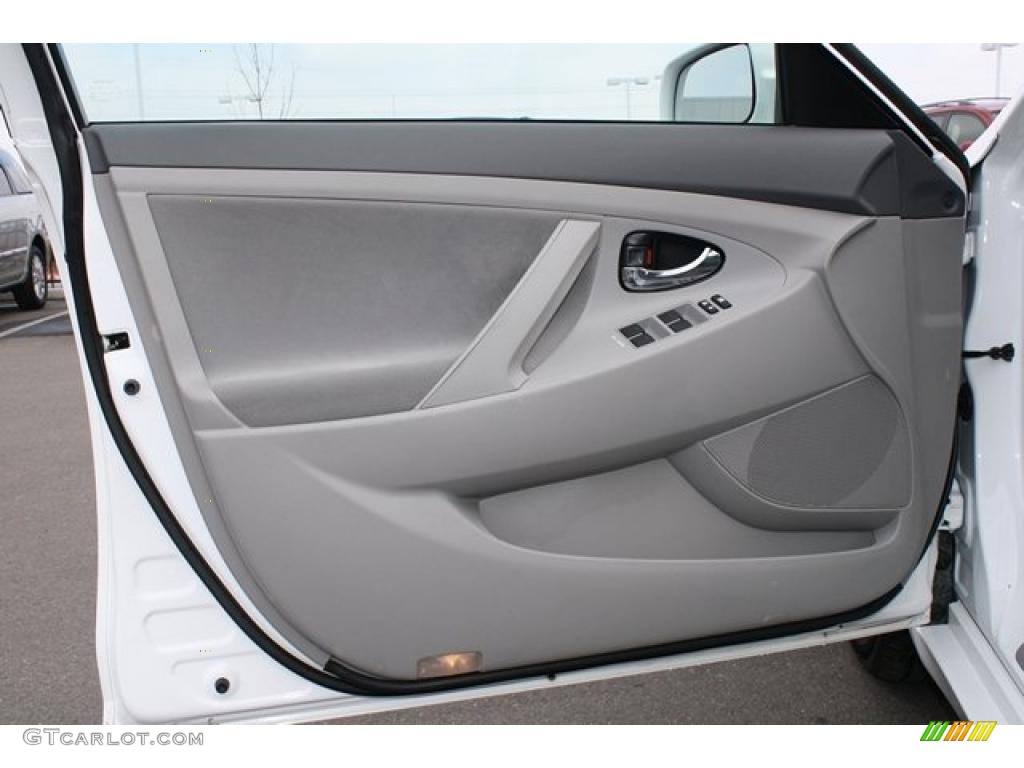 2010 Camry LE - Super White / Ash Gray photo #14
