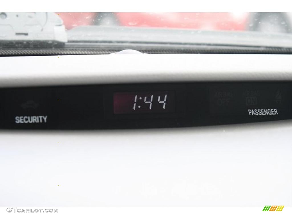 2010 Camry LE - Super White / Ash Gray photo #18