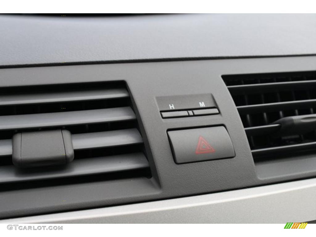 2010 Camry LE - Super White / Ash Gray photo #19