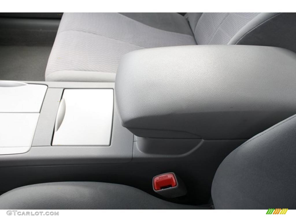 2010 Camry LE - Super White / Ash Gray photo #23