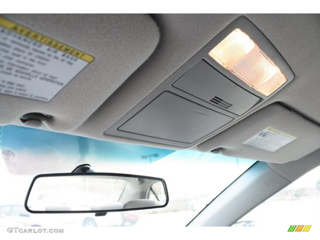 2010 Camry LE - Super White / Ash Gray photo #24