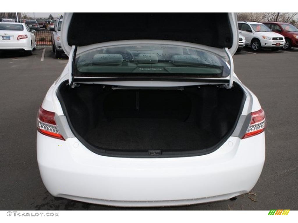 2010 Camry LE - Super White / Ash Gray photo #26