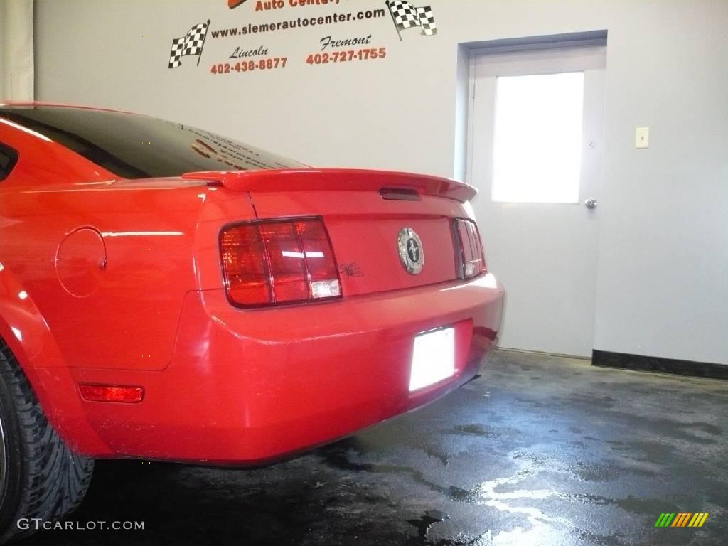 2007 Mustang V6 Deluxe Coupe - Torch Red / Light Graphite photo #5