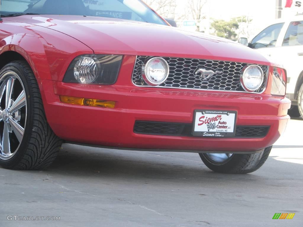 2007 Mustang V6 Deluxe Coupe - Torch Red / Light Graphite photo #10