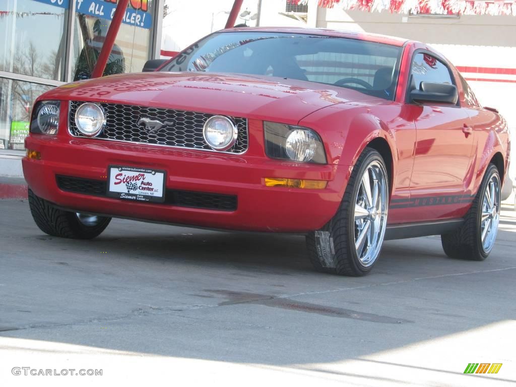 2007 Mustang V6 Deluxe Coupe - Torch Red / Light Graphite photo #12