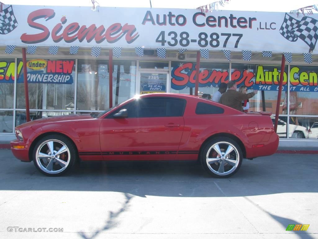 2007 Mustang V6 Deluxe Coupe - Torch Red / Light Graphite photo #28