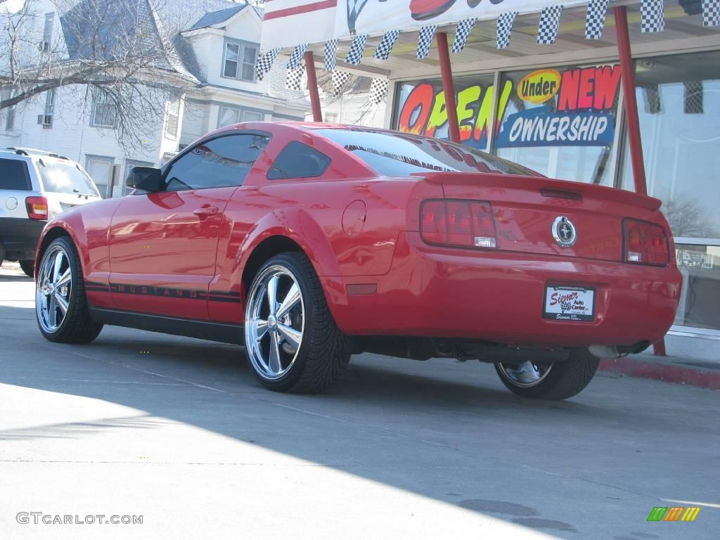 2007 Mustang V6 Deluxe Coupe - Torch Red / Light Graphite photo #29