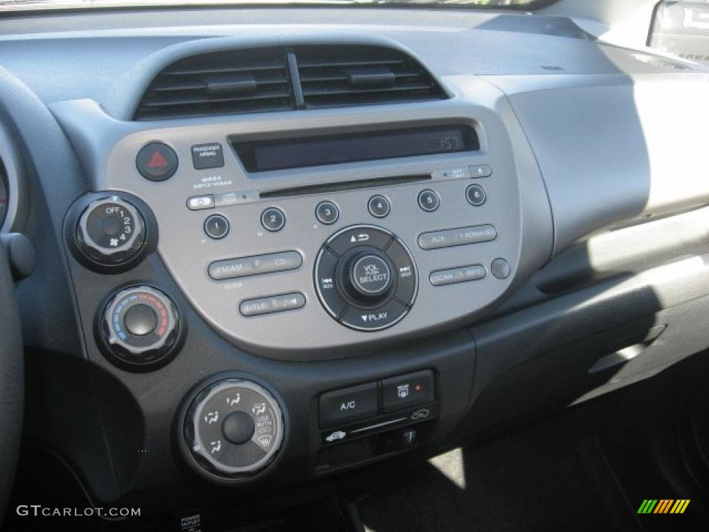 2009 Honda Fit Standard Fit Model Controls Photo #46420263