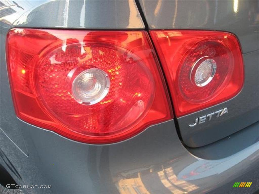 2006 Jetta TDI Sedan - Platinum Grey Metallic / Pure Beige photo #39