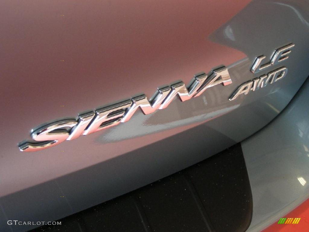 2008 Toyota Sienna LE AWD Marks and Logos Photos