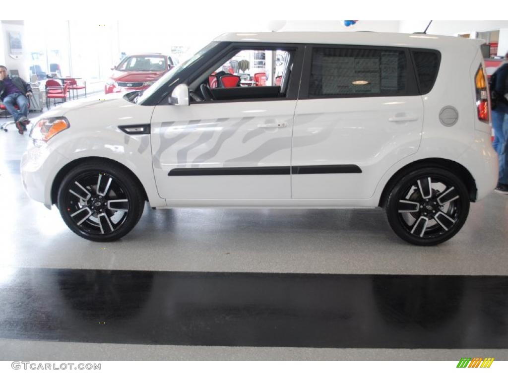 Clear White/Grey Graphics 2011 Kia Soul White Tiger Special Edition Exterior Photo #46422324