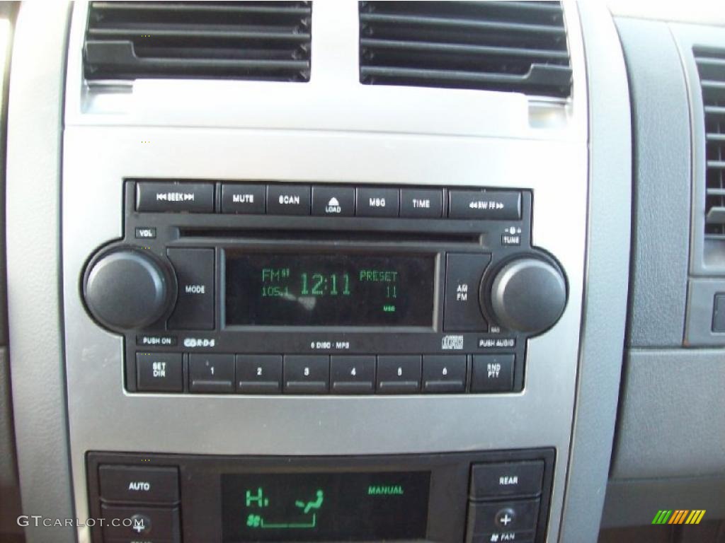 2004 Dodge Durango Limited 4x4 Controls Photo #46424664