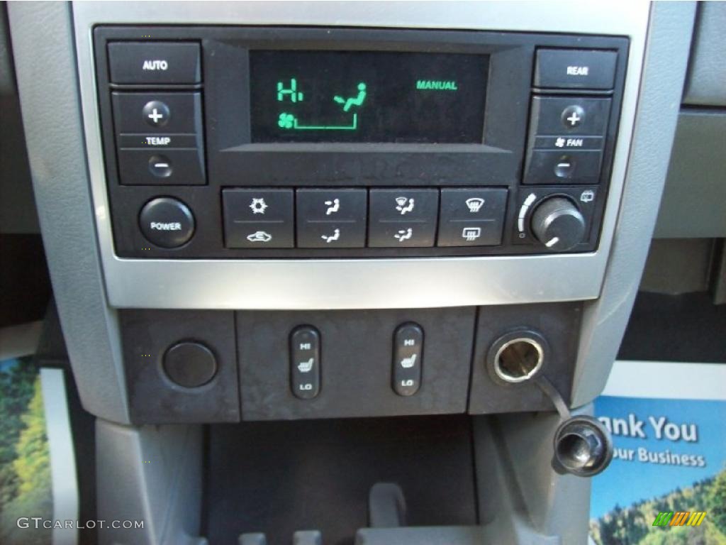 2004 Dodge Durango Limited 4x4 Controls Photo #46424694