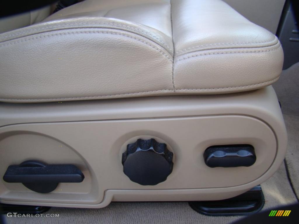2005 F150 Lariat SuperCrew 4x4 - Oxford White / Tan photo #15