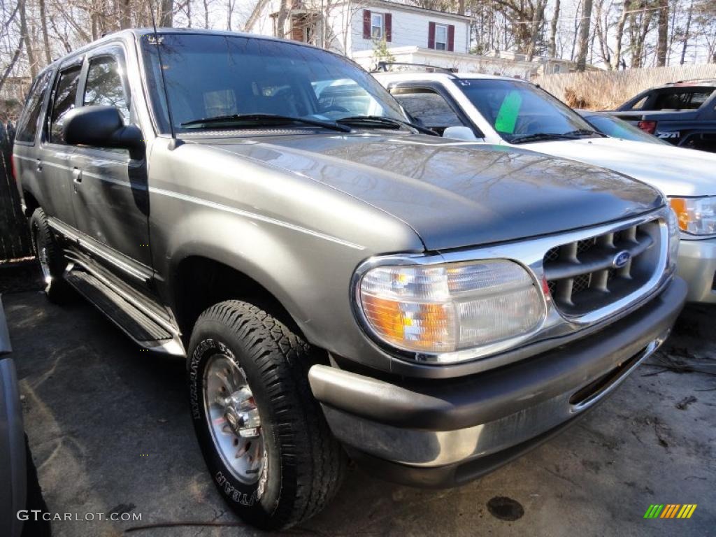 1998 Explorer XLT 4x4 - Medium Platinum Metallic / Medium Graphite photo #2