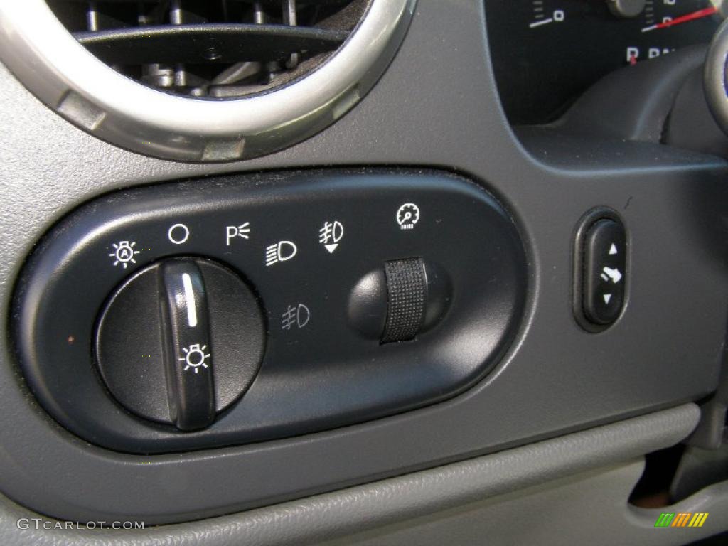 2004 Ford Expedition XLT 4x4 Controls Photo #46431402