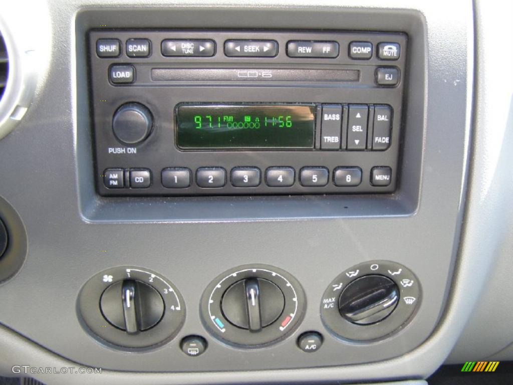 2004 Ford Expedition XLT 4x4 Controls Photo #46431411