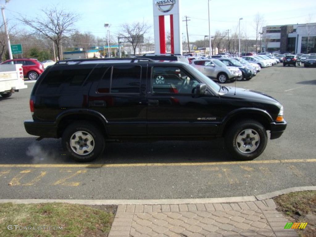 2003 Blazer LS 4x4 - Black / Graphite photo #9