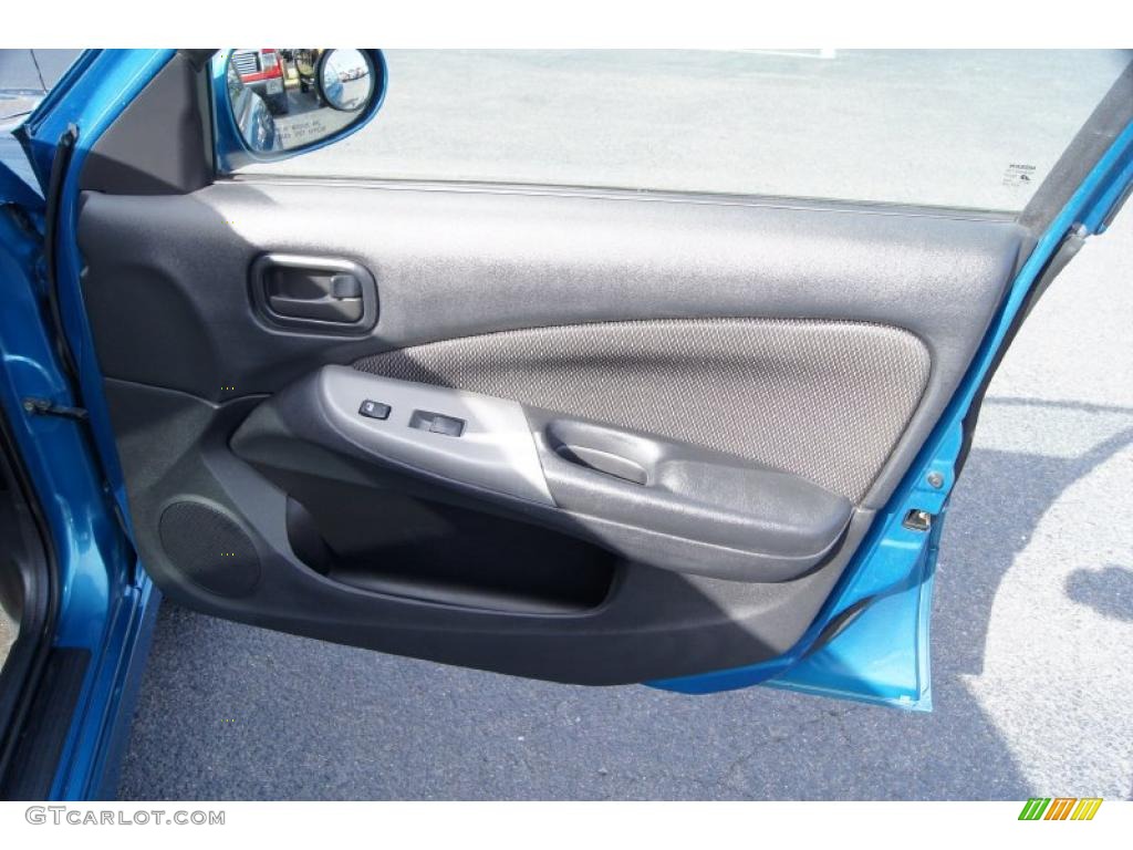 2003 Sentra SE-R Spec V - Vibrant Blue Metallic / Black photo #16