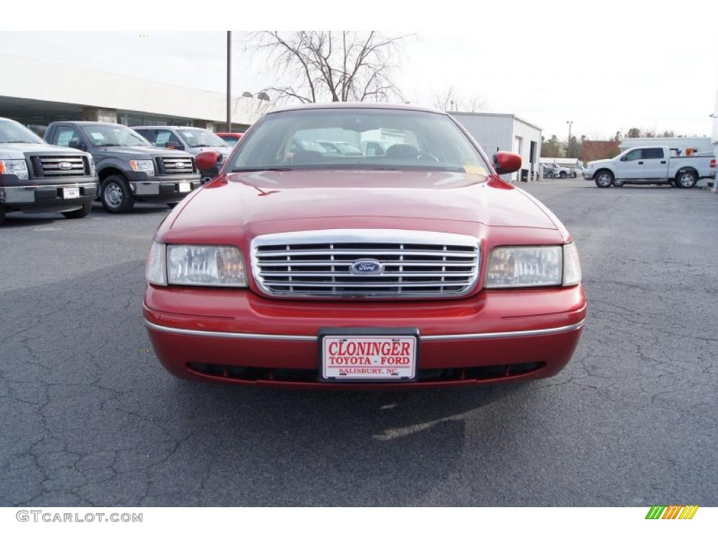 2001 Crown Victoria LX - Toreador Red Metallic / Medium Parchment photo #7