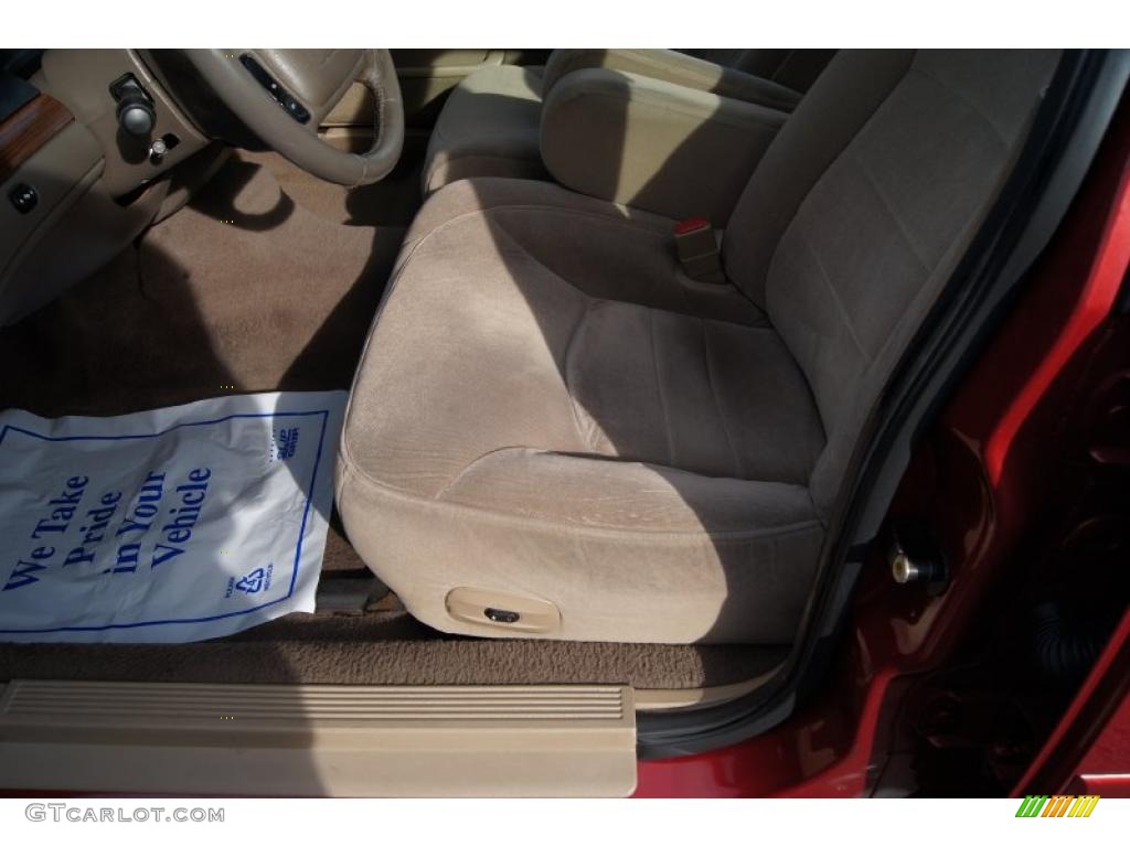 2001 Crown Victoria LX - Toreador Red Metallic / Medium Parchment photo #23
