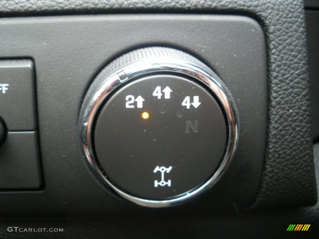 2009 Chevrolet Silverado 2500HD LTZ Crew Cab 4x4 Controls Photo #46434042
