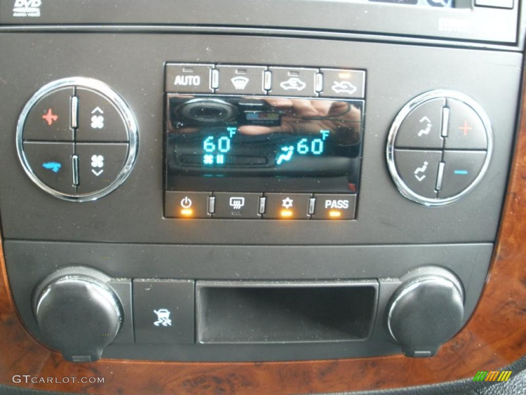 2009 Chevrolet Silverado 2500HD LTZ Crew Cab 4x4 Controls Photo #46434084