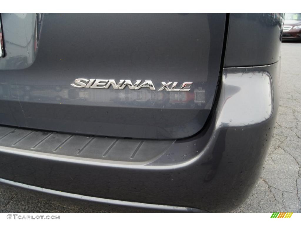 2008 Toyota Sienna XLE Marks and Logos Photos