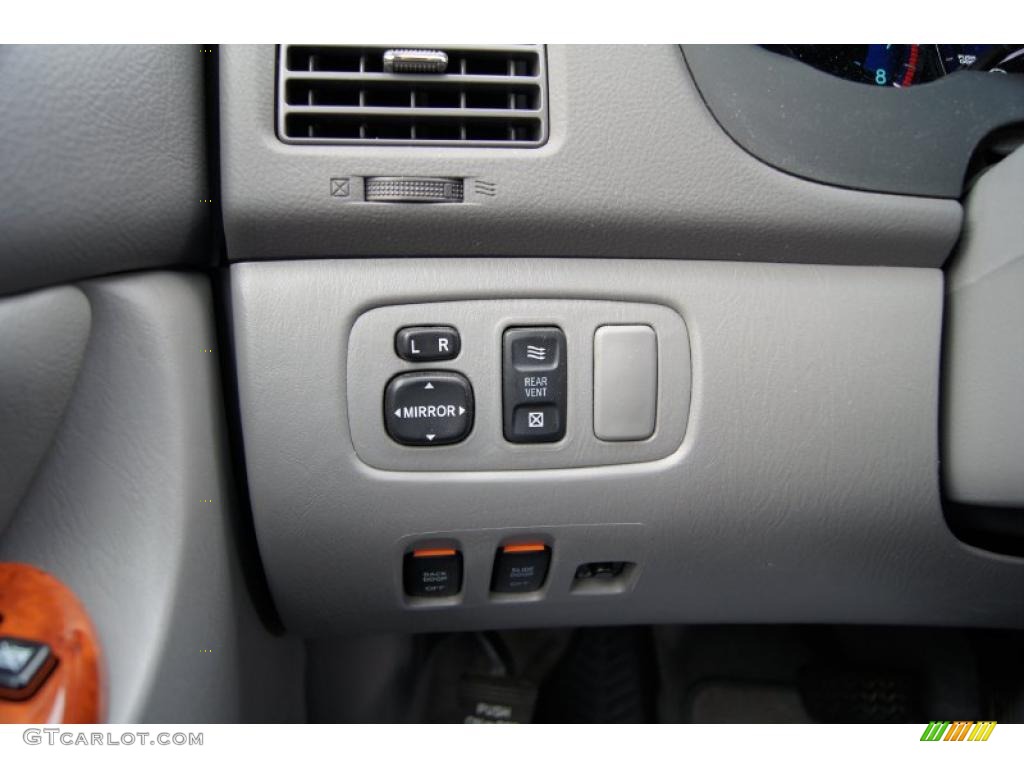 2008 Toyota Sienna XLE Controls Photo #46434354