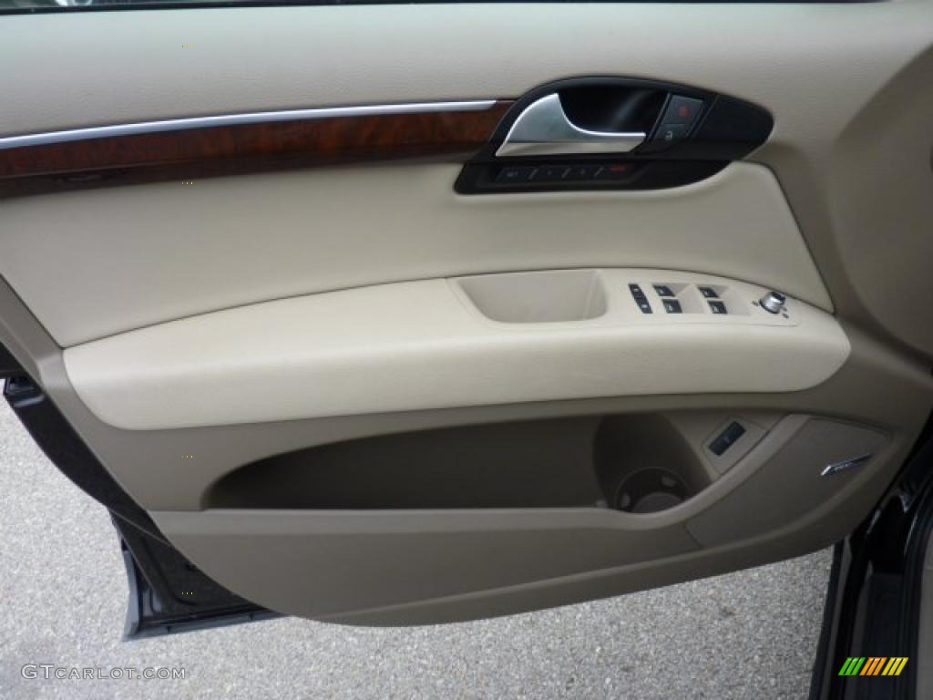 2010 Audi Q7 3.6 Premium quattro Cardamom Beige Door Panel Photo #46434555
