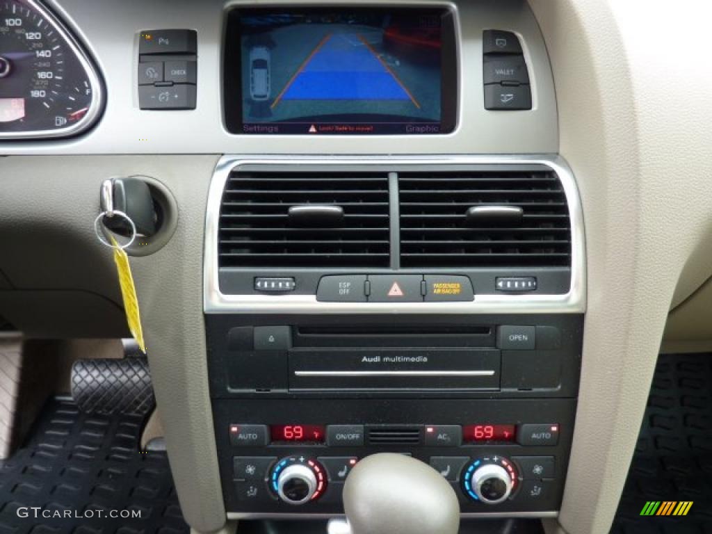 2010 Audi Q7 3.6 Premium quattro Controls Photo #46434618