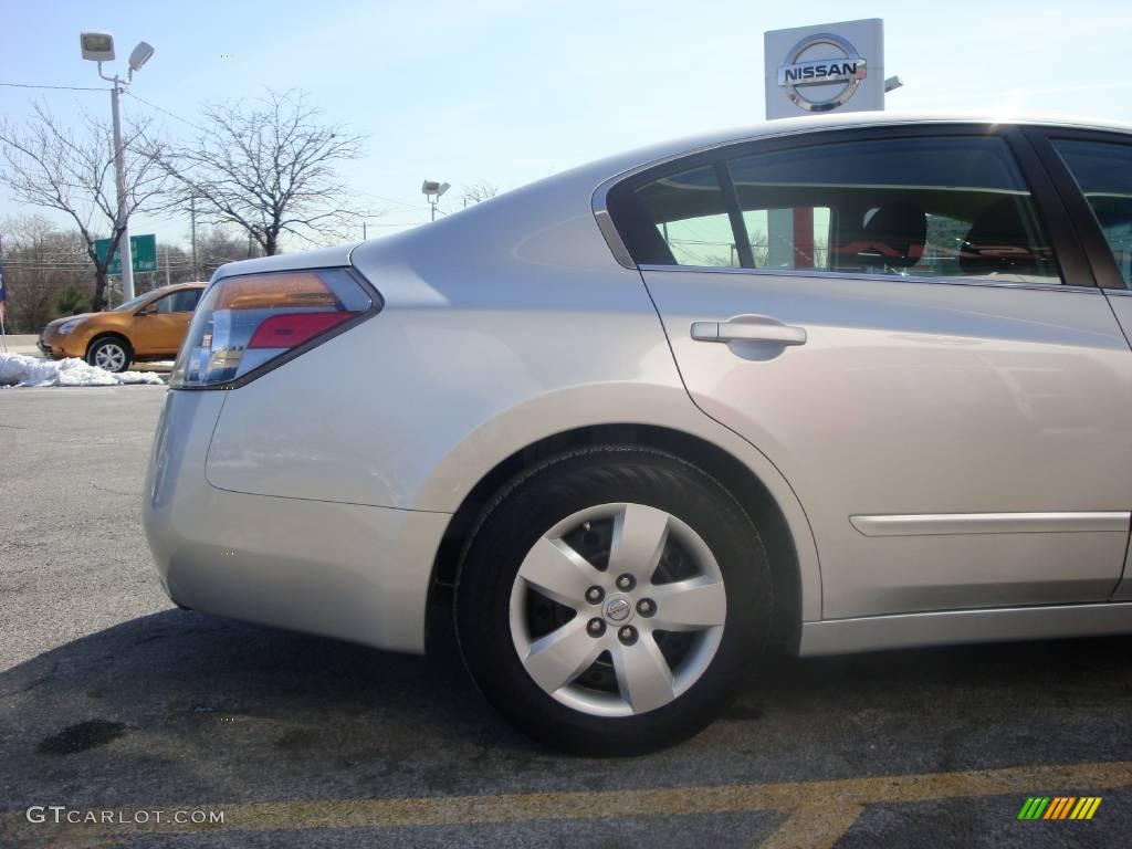 2007 Altima 2.5 S - Radiant Silver Metallic / Charcoal photo #9