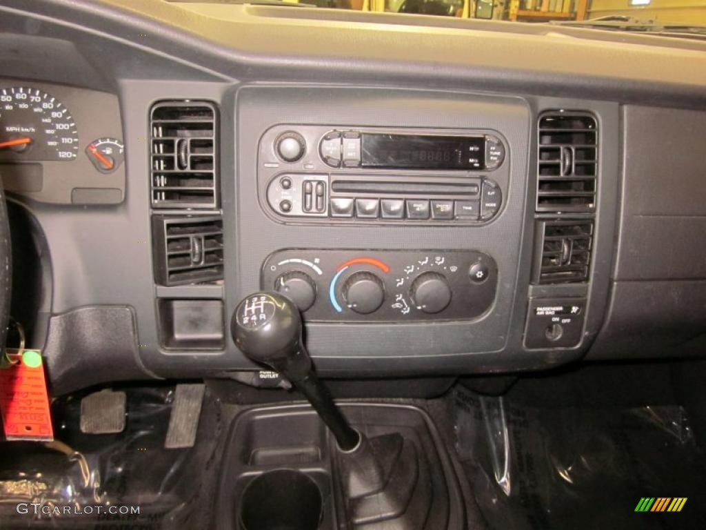 2004 Dodge Dakota SXT Regular Cab Controls Photos