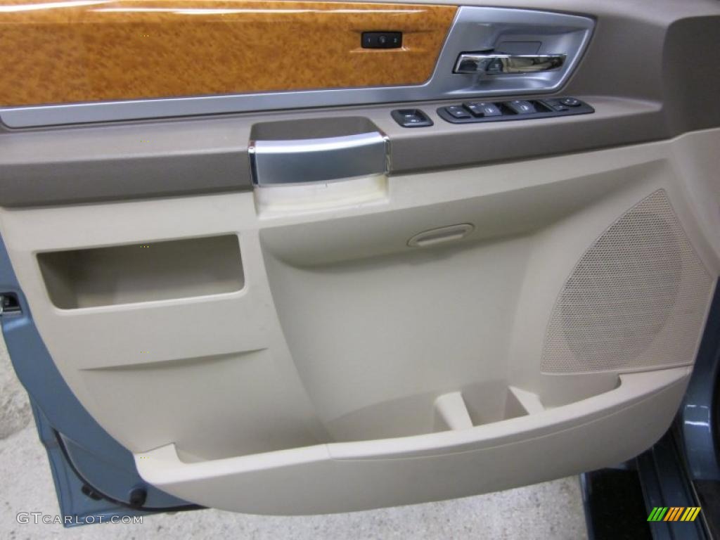 2010 Chrysler Town & Country Limited Medium Pebble Beige/Cream Door Panel Photo #46436335