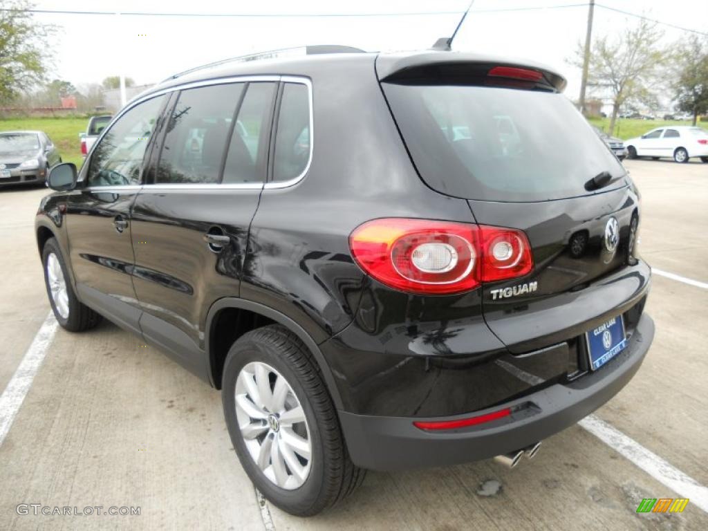 2011 Tiguan SE - Deep Black Metallic / Charcoal photo #5