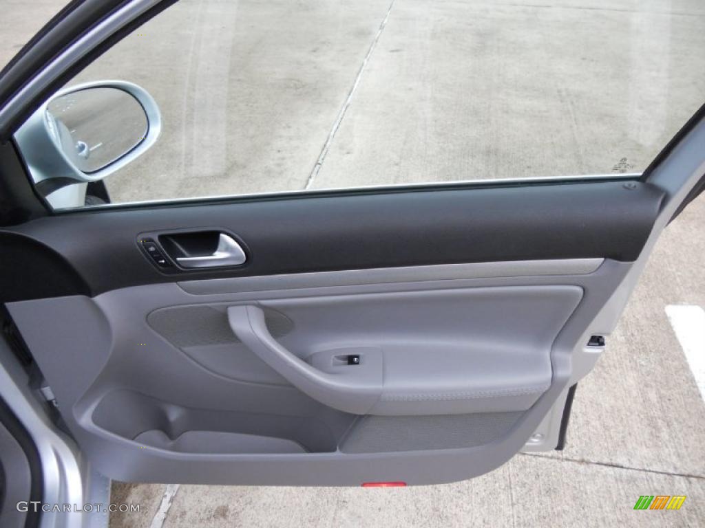 2006 Volkswagen Jetta 2.5 Sedan Grey Door Panel Photo #46438296