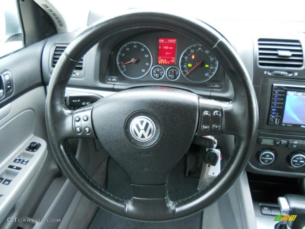 2006 Volkswagen Jetta 2.5 Sedan Grey Steering Wheel Photo #46438365