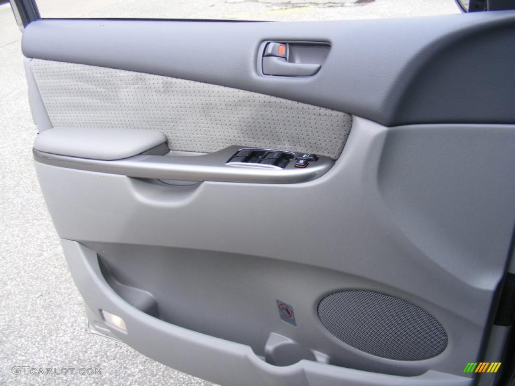 2008 Toyota Sienna LE Door Panel Photos